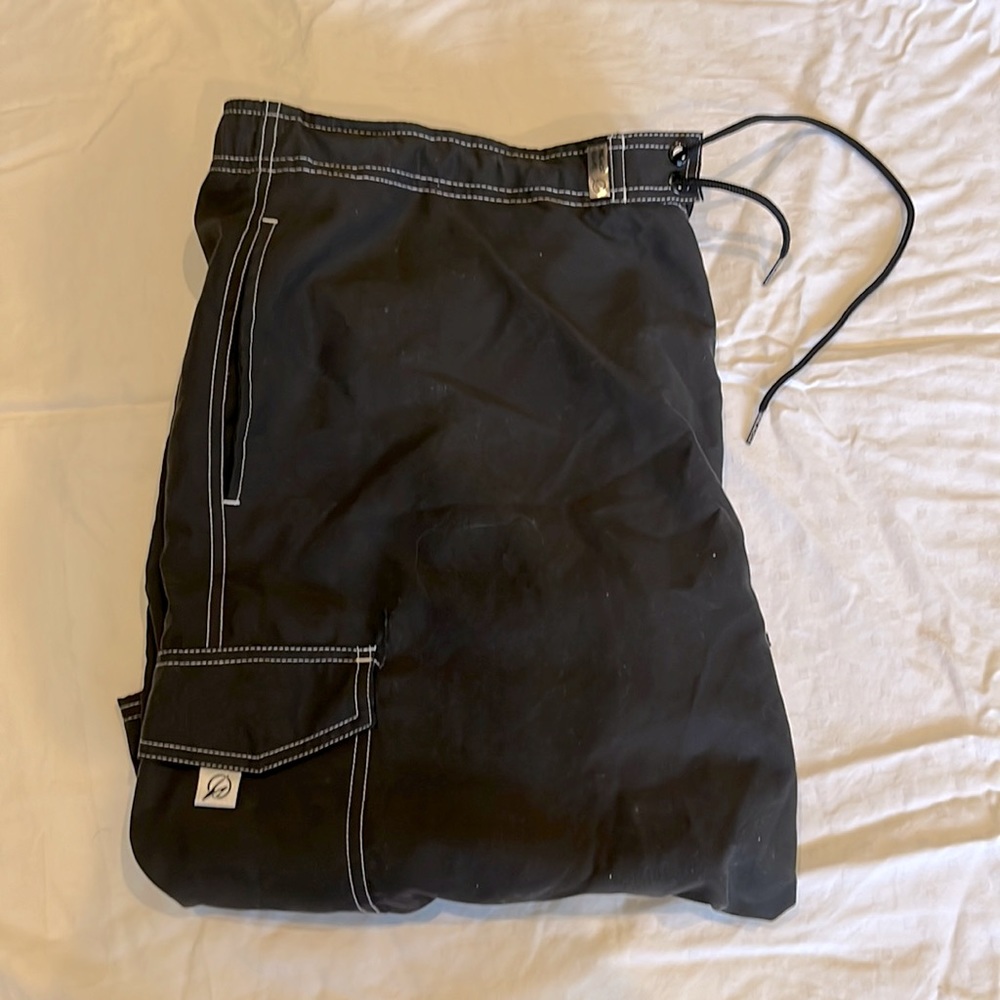 Men’s bathing suit, black XL by Beach Rays with two side pockets and a cargo one